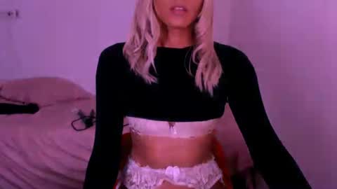 Snapshot of xxxanonymousloverxxx chatting on April 25, 3:53 am Chiara online show from April 25, 3:53 am