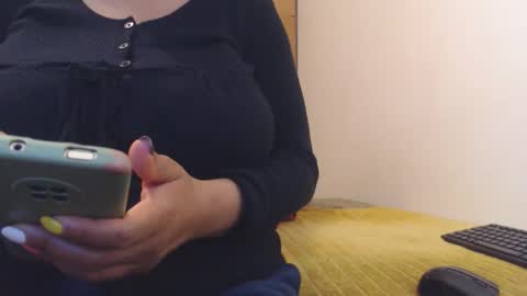 Snapshot of xxxbustybabe27x chatting on May 15, 12:01 pm Ayanda online show from May 15, 12:01 pm