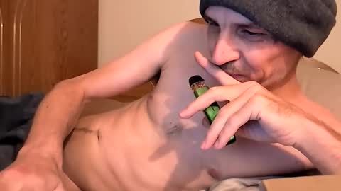Snapshot of xxxfredmtlxxx chatting on January 17, 10:46 pm xxfredmtl18xx online show from January 17, 10:46 pm