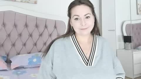 Elvira online show from April 12, 3:44 am