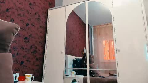 kira online show from March 7, 1:40 pm