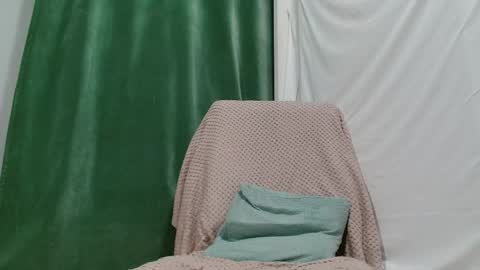 Snapshot of xxxlola_ chatting on May 16, 10:41 pm Lola online show from May 16, 10:41 pm