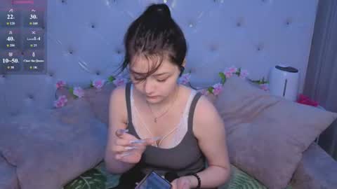Snapshot of xxxnaughtyfoxxx chatting on June 21, 5:15 pm foxy online show from June 21, 5:15 pm