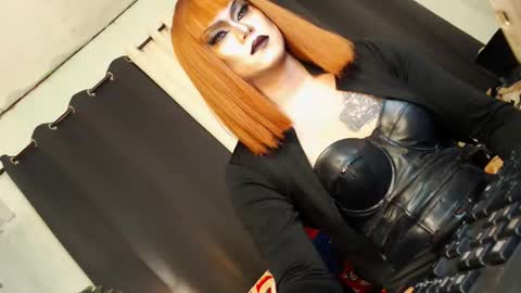 Snapshot of xyournightmarequeenx chatting on January 5, 5:27 pm QueenMarina online show from January 5, 5:27 pm