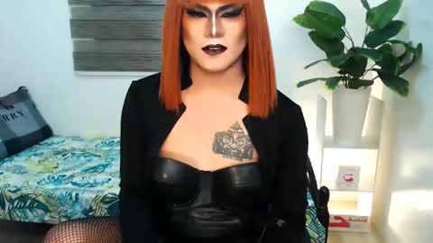 Snapshot of xyournightmarequeenx chatting on February 21, 11:39 pm QueenMarina online show from February 21, 11:39 pm