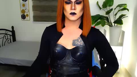 Snapshot of xyournightmarequeenx chatting on May 17, 6:33 am QueenMarina online show from May 17, 6:33 am