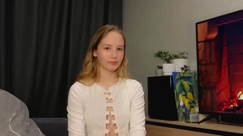 Snapshot of y0ur_sunshine__ chatting on February 11, 4:56 pm Eva online show from February 11, 4:56 pm