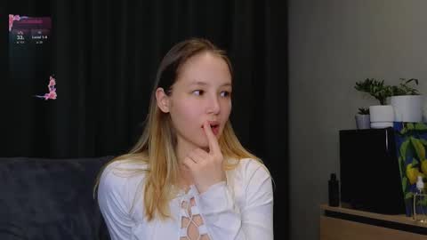 Snapshot of y0ur_sunshine__ chatting on February 26, 9:58 pm Eva online show from February 26, 9:58 pm