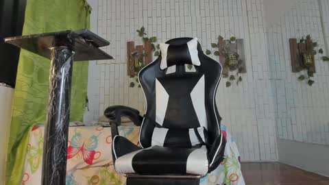 yacksson_lawrence online show from January 27, 3:58 am