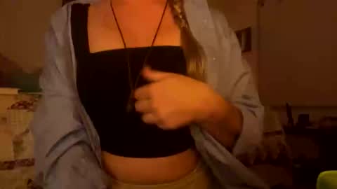 Snapshot of yagirlpeachezzz chatting on November 24, 4:12 am yagirlpeachezzz online show from November 24, 4:12 am