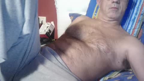 Snapshot of yahe2010 chatting on December 19, 1:28 am grillino online show from December 19, 1:28 am