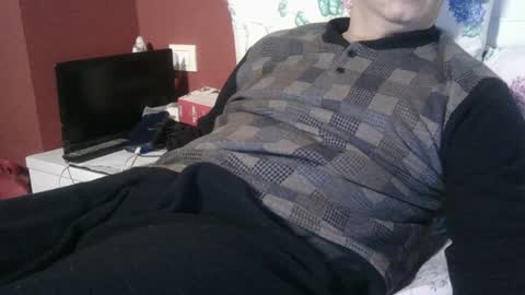 Snapshot of yahe2010 chatting on January 2, 2:33 am grillino online show from January 2, 2:33 am