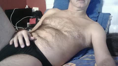 Snapshot of yahe2010 chatting on February 9, 1:11 am grillino online show from February 9, 1:11 am