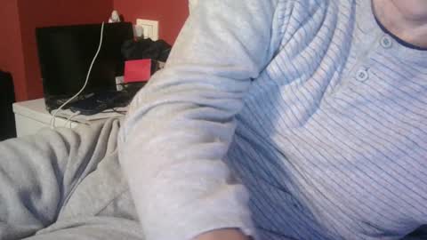 Snapshot of yahe2010 chatting on February 14, 2:39 am grillino online show from February 14, 2:39 am