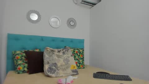 Snapshot of yaiza_sexylovee chatting on March 15, 1:44 am yaiza_sexylovee online show from March 15, 1:44 am
