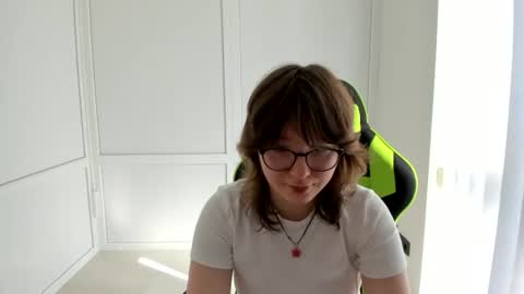 Snapshot of yamihoshii chatting on June 23, 6:33 am Sofia online show from June 23, 6:33 am