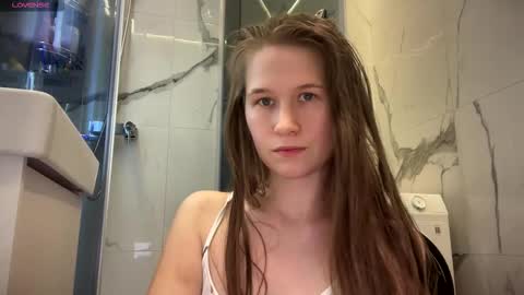 Snapshot of yana_squrel_22 chatting on October 17, 1:14 pm Yana  online show from October 17, 1:14 pm