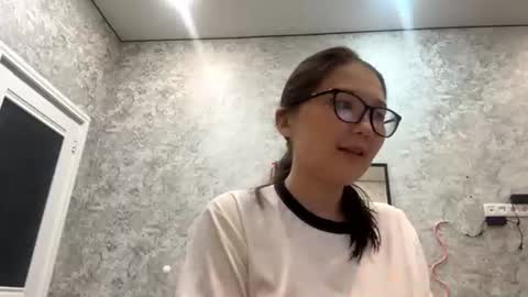 Snapshot of yangstauch chatting on June 10, 3:33 pm Chloe online show from June 10, 3:33 pm