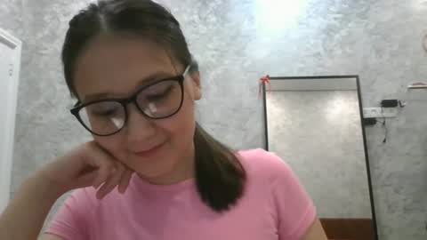 Snapshot of yangstauch chatting on June 15, 3:25 pm Chloe online show from June 15, 3:25 pm