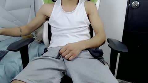 Snapshot of yankeee_ chatting on November 28, 7:00 am DANILO online show from November 28, 7:00 am