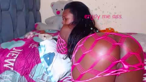 Snapshot of yanniiz chatting on February 25, 5:39 am yanniiz online show from February 25, 5:39 am