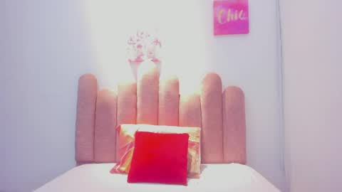 yara10_ online show from May 6, 1:05 pm