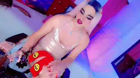 yarethrousss online show from October 19, 4:35 am