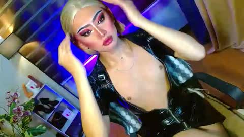 miss yasii online show from February 10, 2:21 pm