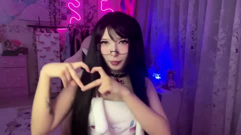 Snapshot of yawnpuffx chatting on May 5, 7:11 pm HolyLega online show from May 5, 7:11 pm