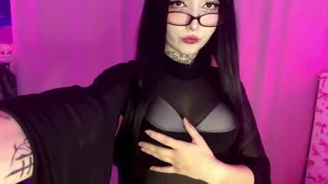 Snapshot of yawnpuffx chatting on May 10, 8:25 pm HolyLega online show from May 10, 8:25 pm