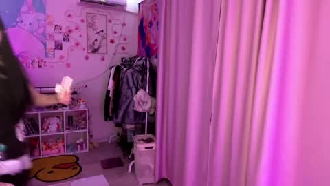 Snapshot of yawnpuffx chatting on May 19, 12:49 am HolyLega online show from May 19, 12:49 am
