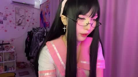 Snapshot of yawnpuffx chatting on May 26, 3:41 pm HolyLega online show from May 26, 3:41 pm