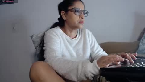 yaya____ online show from February 23, 9:45 pm