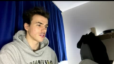 yayay333 online show from April 2, 7:22 pm