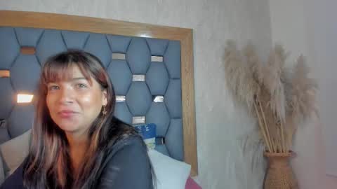 yayi derek  online show from October 14, 11:33 am