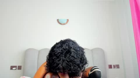 Snapshot of yazmin_rochae chatting on May 22, 8:32 am yazmin_rochae online show from May 22, 8:32 am