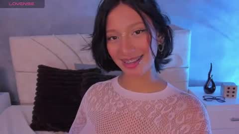 Snapshot of yazmin_rouse_ chatting on June 22, 2:58 pm yazmin online show from June 22, 2:58 pm