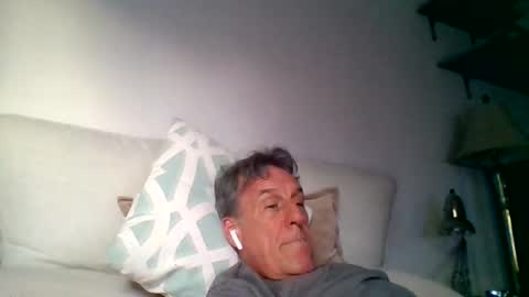 yeah_baby6988 online show from April 8, 2:00 am