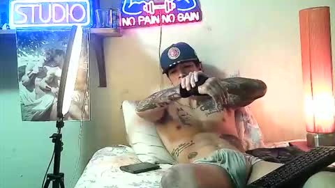 yeisoncastellanos1999 online show from February 18, 8:05 pm