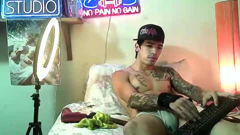 yeisoncastellanos1999 online show from February 21, 7:59 pm