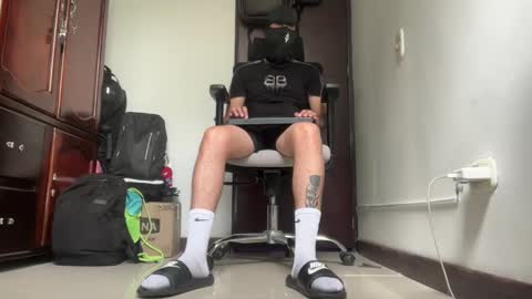 yeisongomezz online show from May 18, 3:29 pm