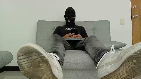 yeisongomezz online show from July 18, 4:33 pm