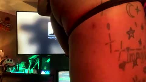 Snapshot of yelladaniella chatting on July 19, 9:29 pm Ella Ts online show from July 19, 9:29 pm