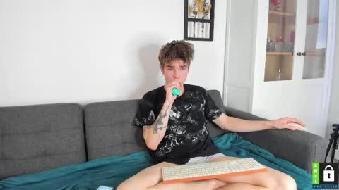 Snapshot of yen2025 chatting on November 8, 10:04 am Yen online show from November 8, 10:04 am