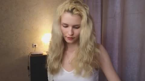 Snapshot of yennaone chatting on June 27, 4:23 pm Yenna online show from June 27, 4:23 pm