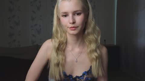 Snapshot of yennaone chatting on July 14, 1:17 pm Yenna online show from July 14, 1:17 pm