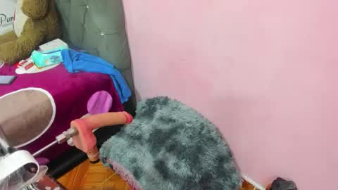 Snapshot of yeny_sex chatting on January 19, 3:43 am yeny_sex online show from January 19, 3:43 am