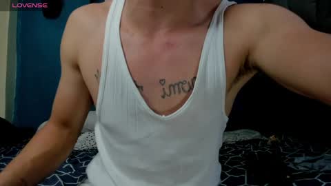 Snapshot of yervi_1994 chatting on March 27, 4:29 am yervi_1994 online show from March 27, 4:29 am