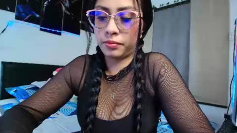 yesie_hot2 online show from July 28, 1:12 am