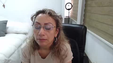 Snapshot of yessilatin chatting on February 7, 12:42 am jessy online show from February 7, 12:42 am